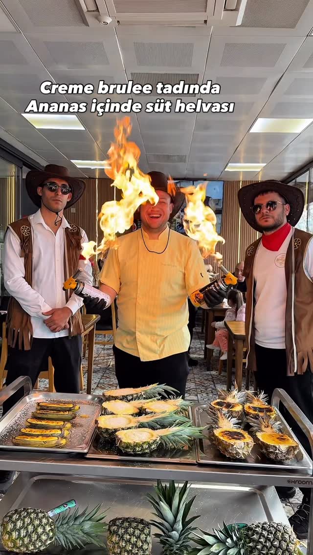 Creme brulee tadında ananas içinde süt helvası yaptık 😎 Ananaslı Süt Helvası: 400₺ 🍍 Haftaiçi Kahval…