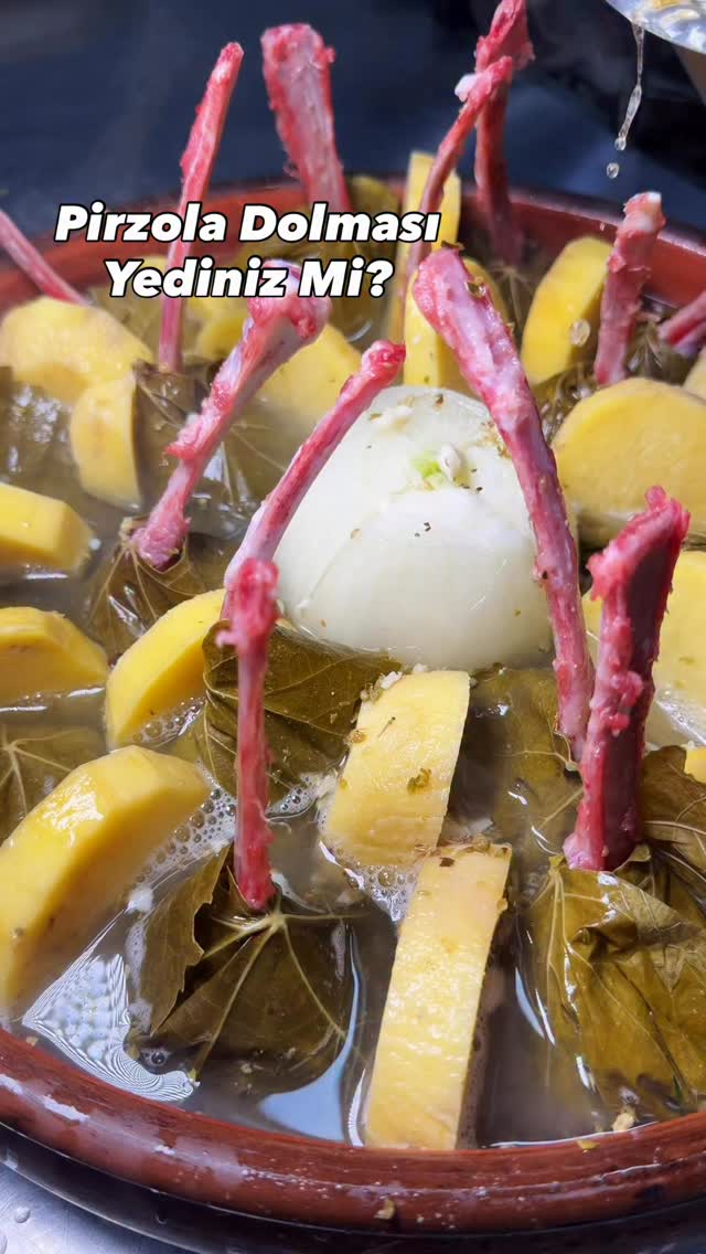 Pirzola Dolması Yediniz Mi? 🐑🍖 Asma Yaprağında “Kuzu Pirzola” nefis bir görsel lezzet 🍀 Haftanın 7 g…