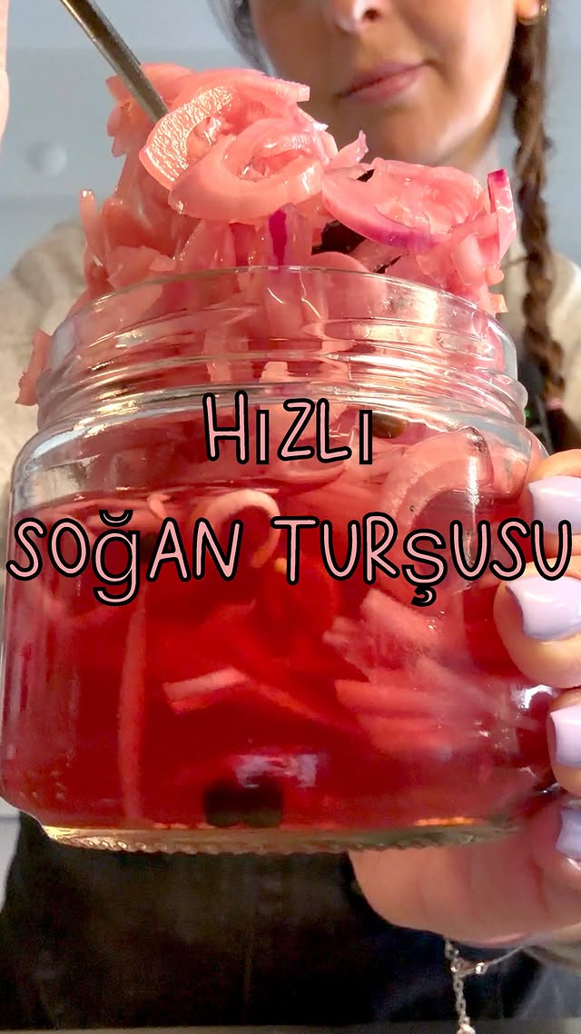 hızlı turşu yapıyoruz gelin bi kere bunun içinde sirke var, lakto fermente bir şey beklemeyin ama le…