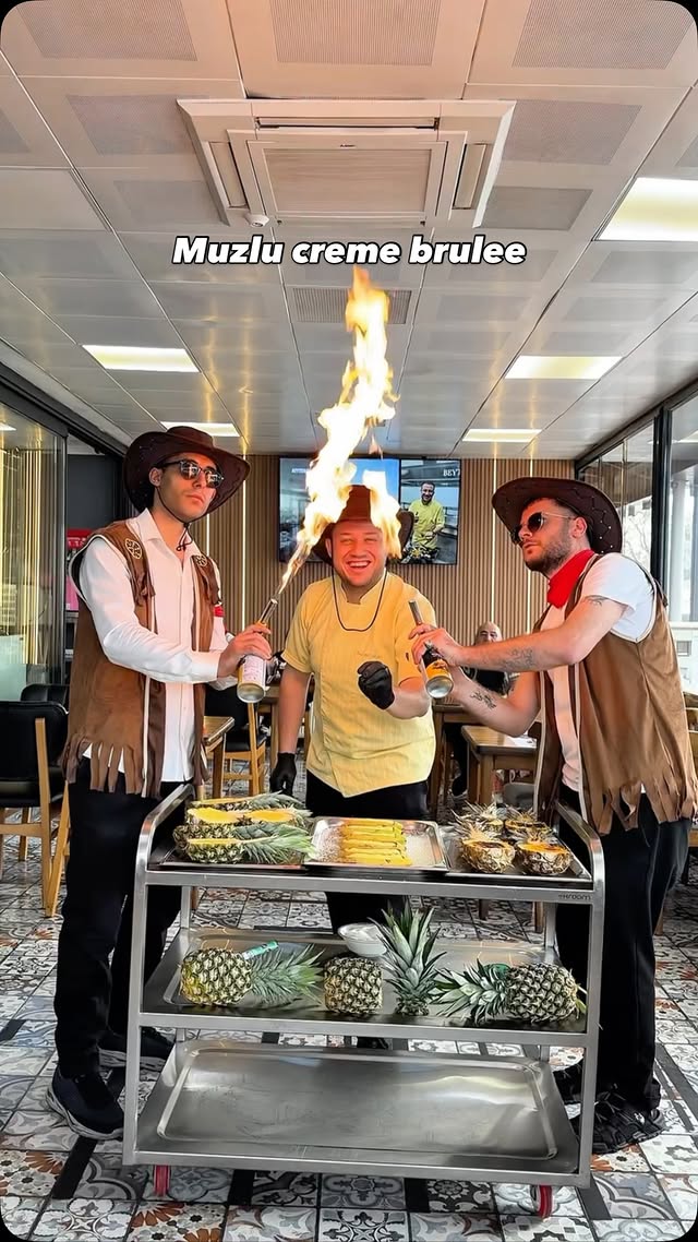 Muzlu Creme Brulee Haftaiçi Kahvaltı Servisi 07.30 - 11.30 Öğlen Servisi 11.30 - 17.30 Akşam Servisi…