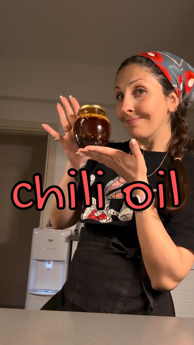 bizim buzdolabın vazgeçilmesi o tarif 🔥 🔥CHILI OIL 🔥 Malzemelerin ölçüsü tamamen sizin damağınıza ba…