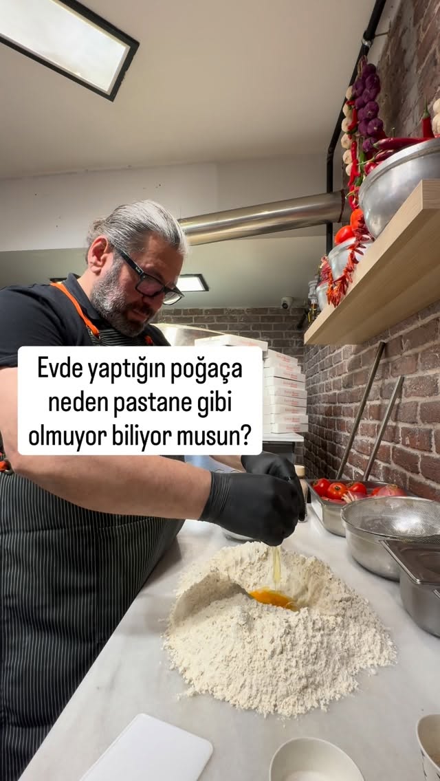 Kaç kere denedik değil mi? Ya sert oldu, ya bayatladı, ya da içi kuru kaldı. “Evde poğaça yapıyorum …