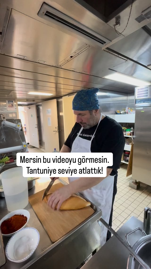 Bazen bir şehre gidersin, bir yemeğin ününü duyarsın. beklentin büyür. Ben de Mersin’de ilk tantuniy…