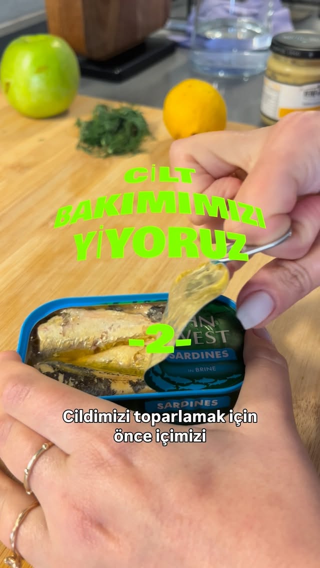 çünkü cilt bakımı mutfakta başlar ✨✨ Omega-3? ✔️ Protein? ✔️ Gerçek içerik? ✔️ Sardalya biraz PR sor…