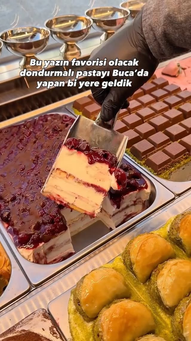 Bu yazın favorisi olacak dondurmalı pastayı Buca’da yapan bi yere geldik 💁‍♀️❤️ @voffeeloc reklam Do…