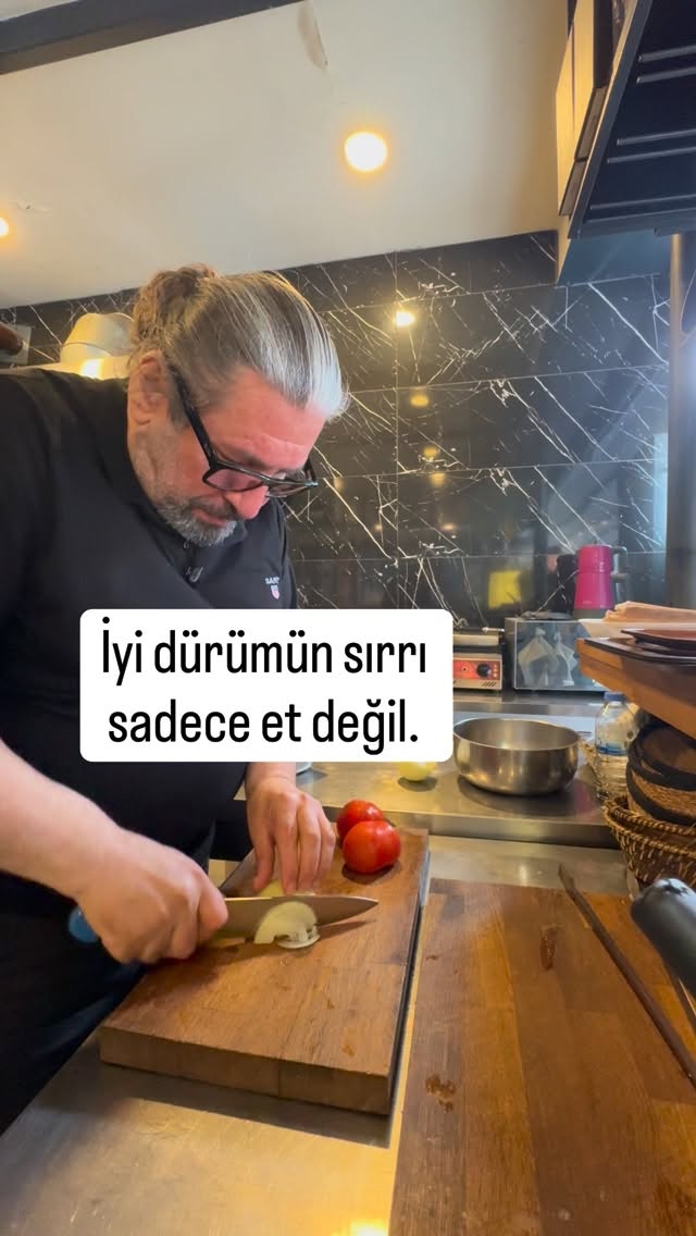 Taksicilik yaptığım dönemlerde hep aynı şeyi arıyordum. O gerçek sokak dürümü lezzetini. Ama ne kada…