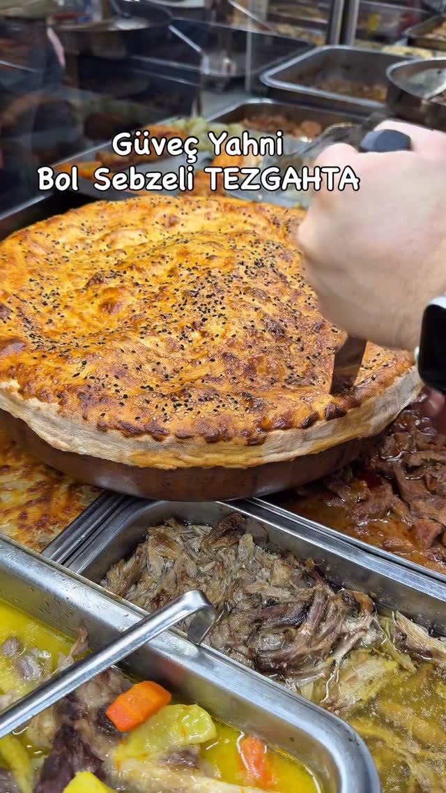 Güveçte Dana Yahni, Bol Sebzeli ☺️ Dana etinin taneleri, suyu bol, taze sebzelerle buluşuyor 👑 Hafta…