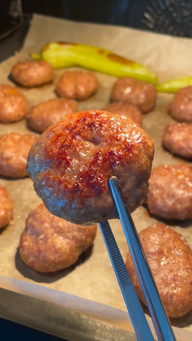 Puf puf kabaran içi sulu sulu fırında Köfte🤌 1 kilo dana Kıyma (orta yağlı) 2 adet orta boy kuru Soğ…