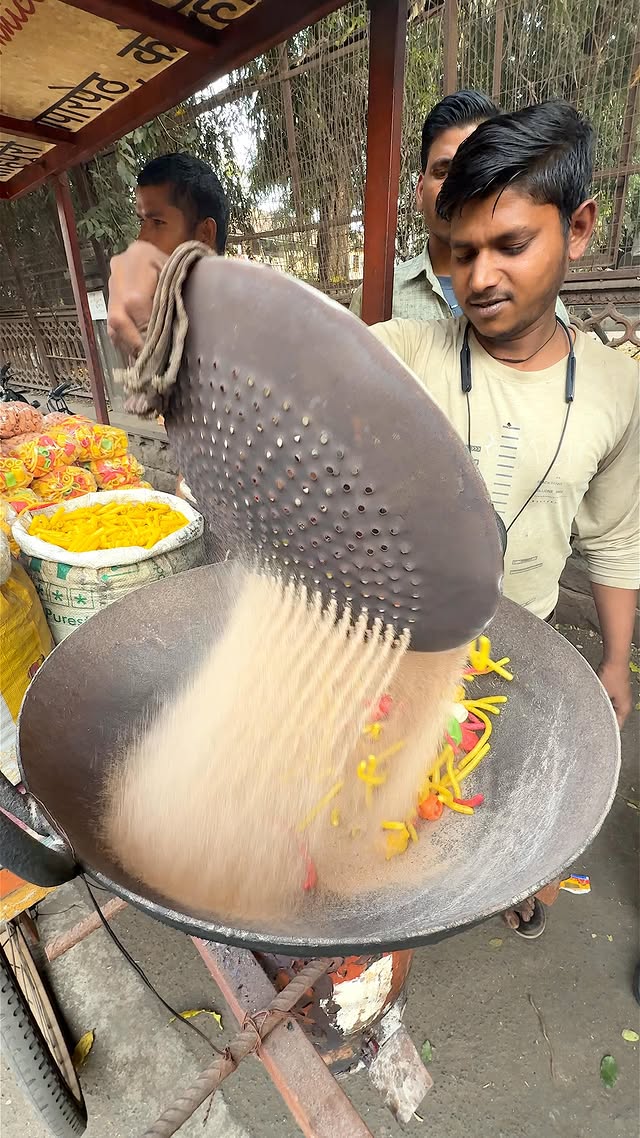 Traditional Indian Sand Roasted Snacks! 📍Location Kolhapur in India 💰Price INR 20 #snacks #cookies #…