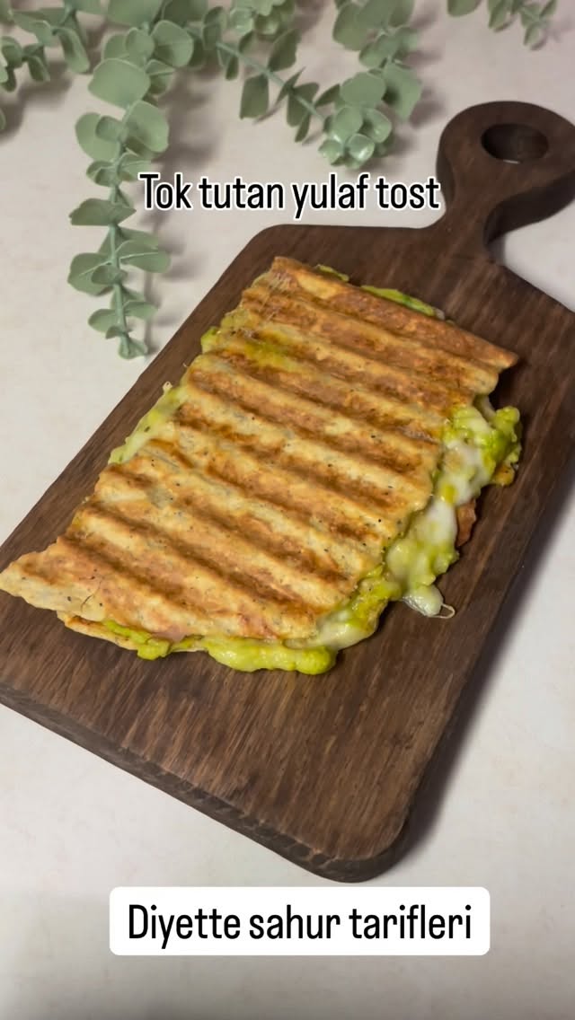 Tok tutan sahur önerisi ✔️ Yulaf tost ✨ 📌Malzemeler 4 yemek kaşığı yulaf 1 yumurta 🥚 1 yemek kaşığı …