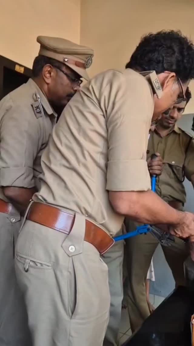 22/04/2026 ബുധൻ കളിക്കുന്നതിനിടയിൽ വീട്ടിലെ കലത്തിൽ കുടുങ്ങിപ്പോയ കുരുന്നിനു രക്ഷകരായി തിരുവാവലി ഫയർ…