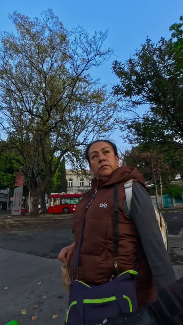 ¿Será que la señora se enojó porque me detuve en el área de motos y ella no se cruzó en el paso peat…