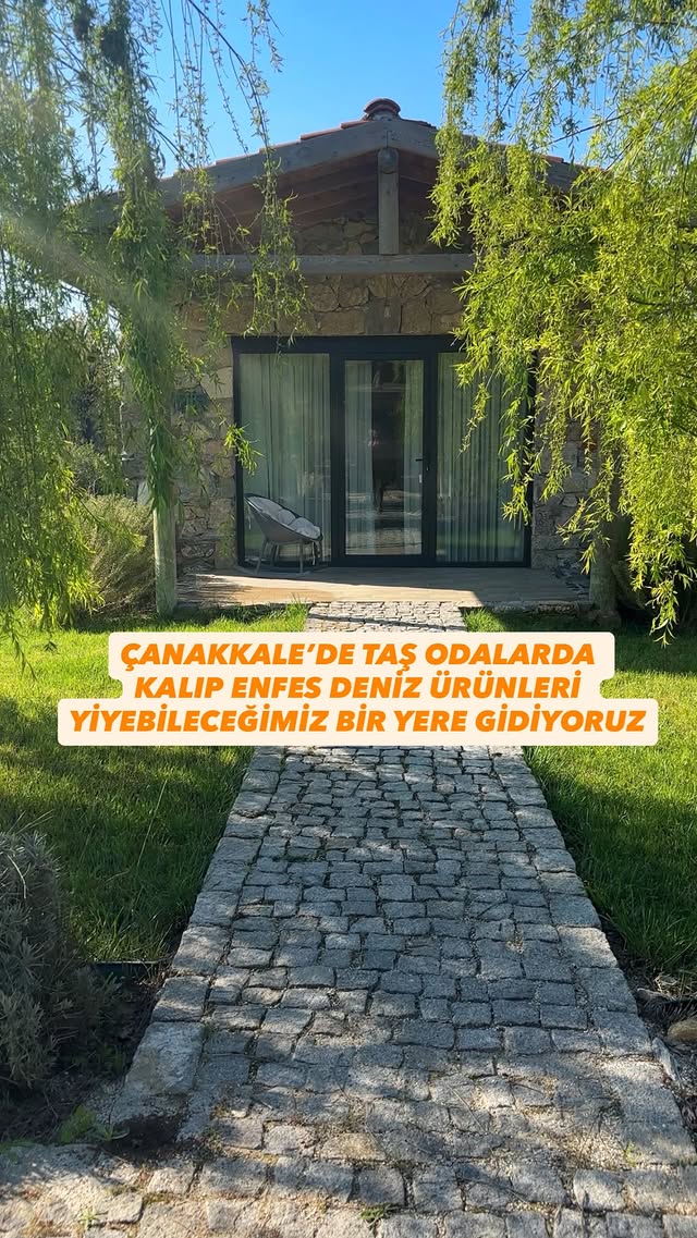 Çanakkale Geyikli taraflarında, yemyeşil bahçelere açılan taş odalarda konaklayabileceğiniz, hem den…
