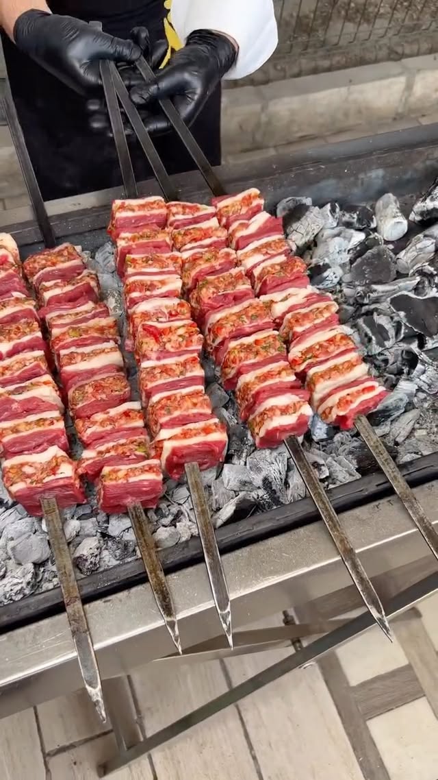 Special Kare Kebap 😍🤩 📸 Çekim Amaçlı Hazırlanmış Üründür. Menüde Bulunmaz ☎️04322230425 📍 Oto Sanayi…
