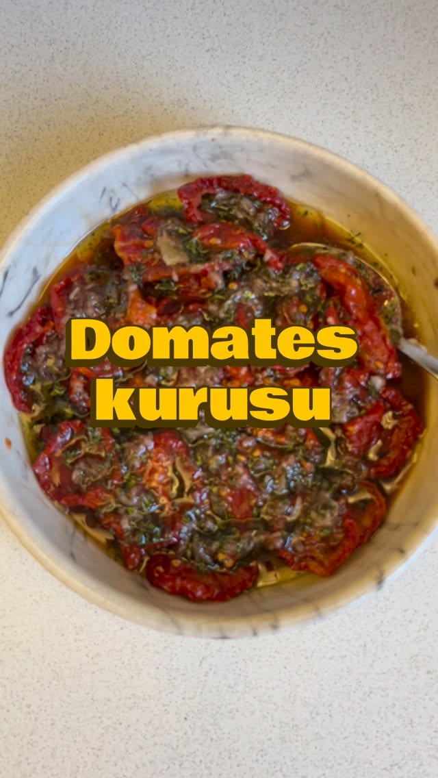 ~ Bu Domates kurusunun çok daha lezzetli olduğunu biliyor muydun? 🍅 Domatesleri az suda haşla (suyu …