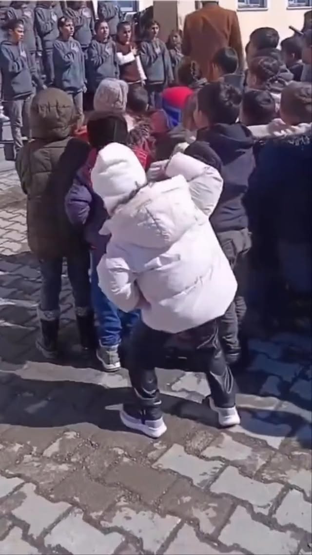 Art pin