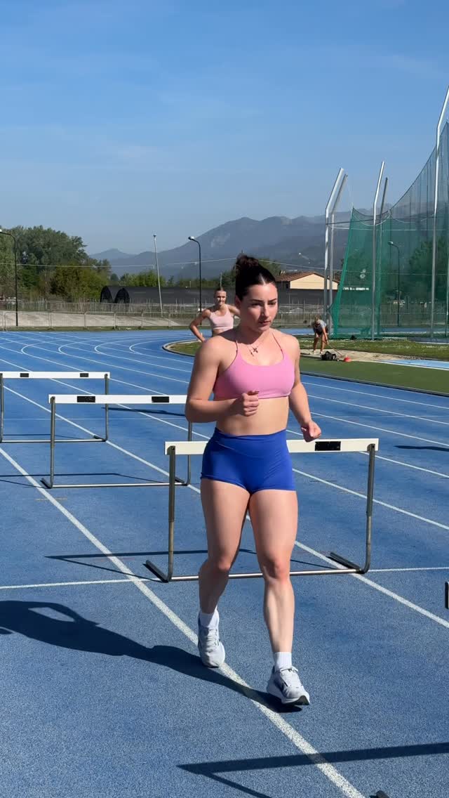 ⠀ hurdle drills typa day ⠀ ⠀ #hurdles #athletics #tracklife #hurdler #femaleathlete