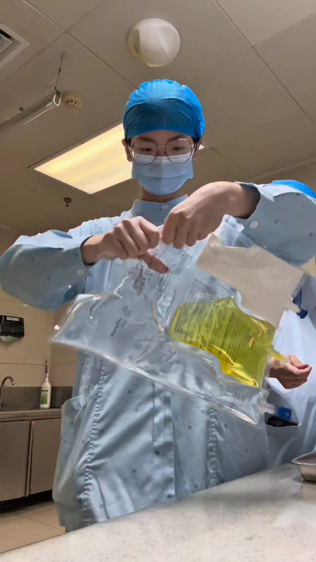 Immersive experience of ICU nurses preparing TPN bag is really stress-relieving. Have you ever heard…
