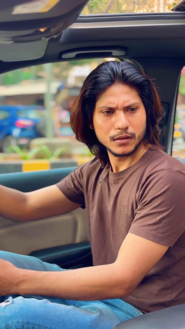 Twist pe twist 🤣 . . #explore #instagram #comedy #reels #mujassimkhan