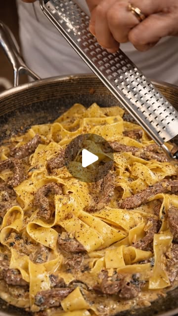 Pappardelle com iscas de Filet mignon ao molho de queijo azul 👨🏼‍🍳 ▫️Ingredientes: Azeite Alho Filet…