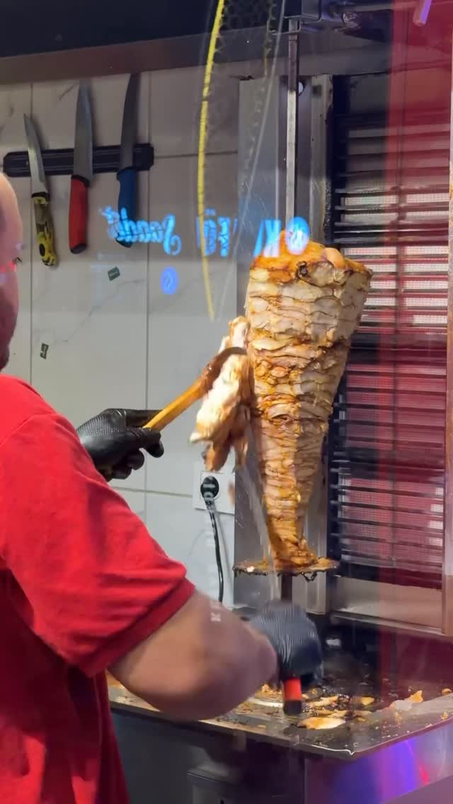 📌Gündüz döneri en geç akşam 8-9 gibi tezgahtan kaldırılır ihtiyacı olan yere gider ve yeni taze gece…