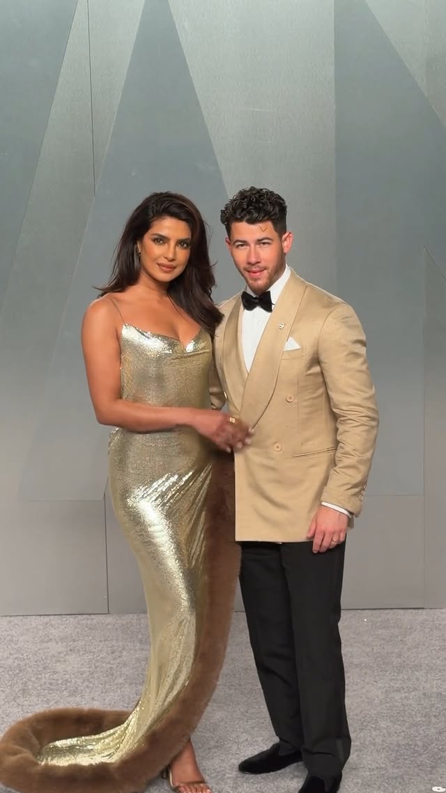 Who doesn’t love a perfectly matched red carpet moment? @priyankachopra and @nickjonas turned heads …