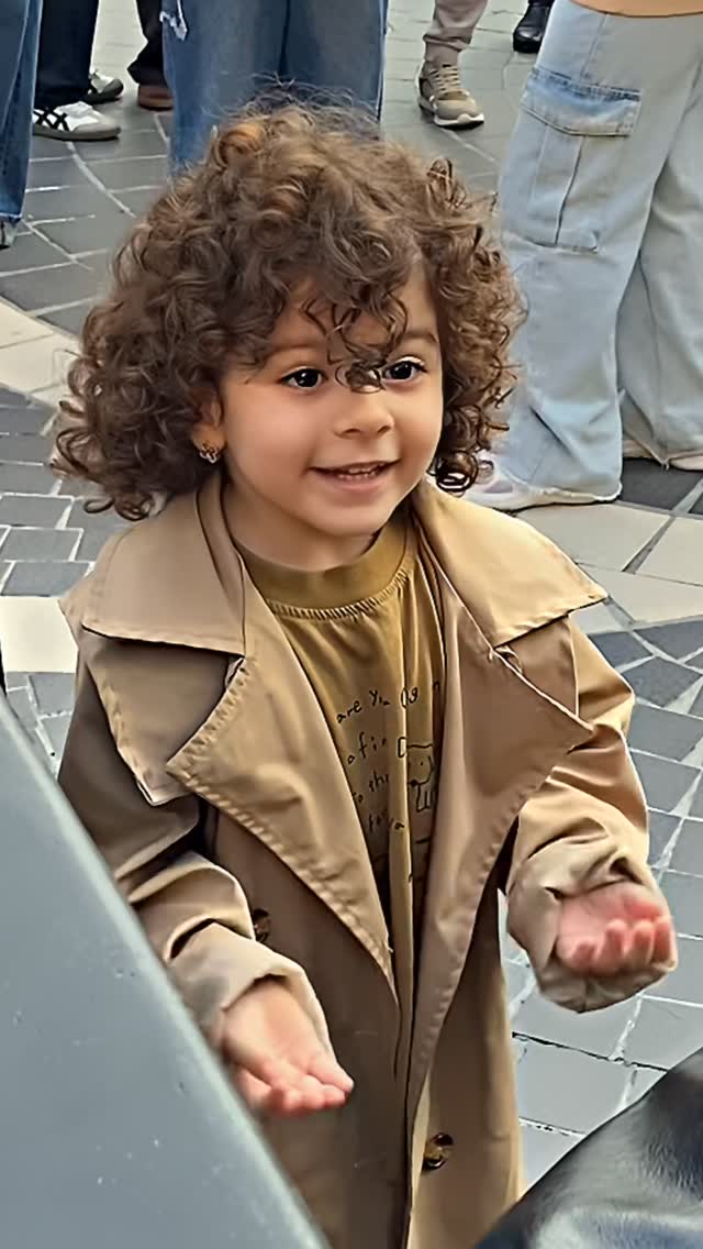 This 4-year-old SINGER @neafeas shocked EVERYONE 🤯❤️ Today I was playing piano in a park in Azerbaij…