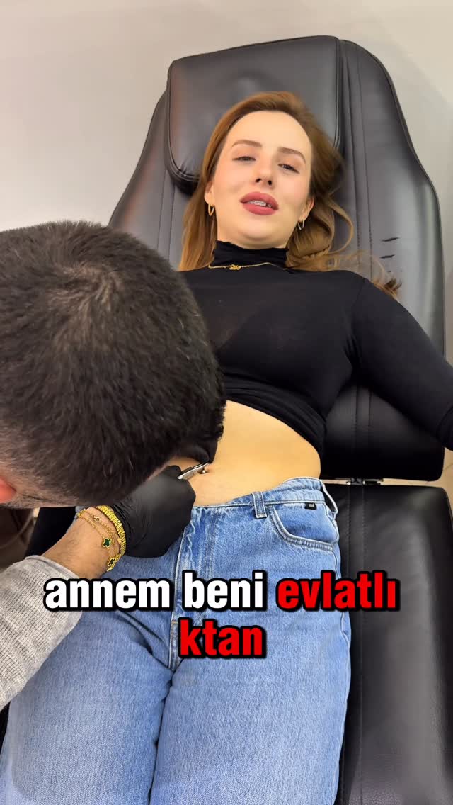 Evlatlıktan reddedilicem artık 😅 @alyansimgumuseviyasavm . . . . . #piercing #keşfet #fyp #fypage #t…