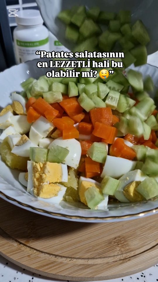 Kilo verdiren salata.. Bugün size hem doyurucu hem de inanılmaz lezzetli bir salata yaptım 😍 İçinde …