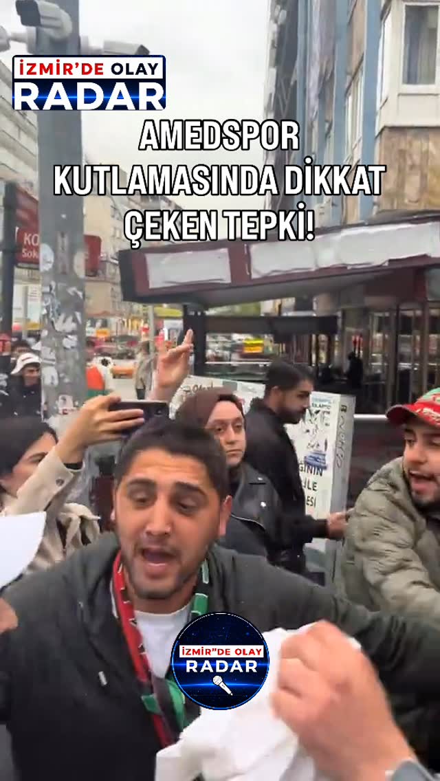 Amedspor’un Süper Lig’e yükseliş kutlamaları sırasında dikkat çeken bir an yaşandı. Kutlamalar devam…