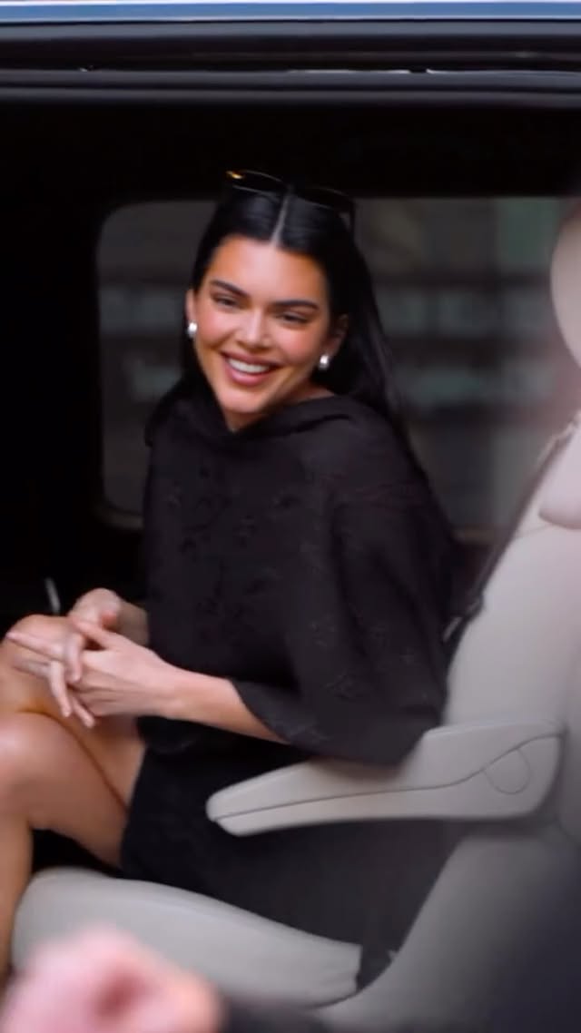 @kendalljenner asked me to play the iconic song « Born Slippy ». Caught this moment while she was ou…