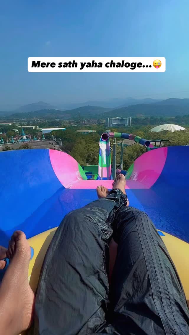 Chalna hai....😃🌊 . . . . . . . . Waterpark relatable , Weekend gateway , Coouple waterpark, Kids wat…