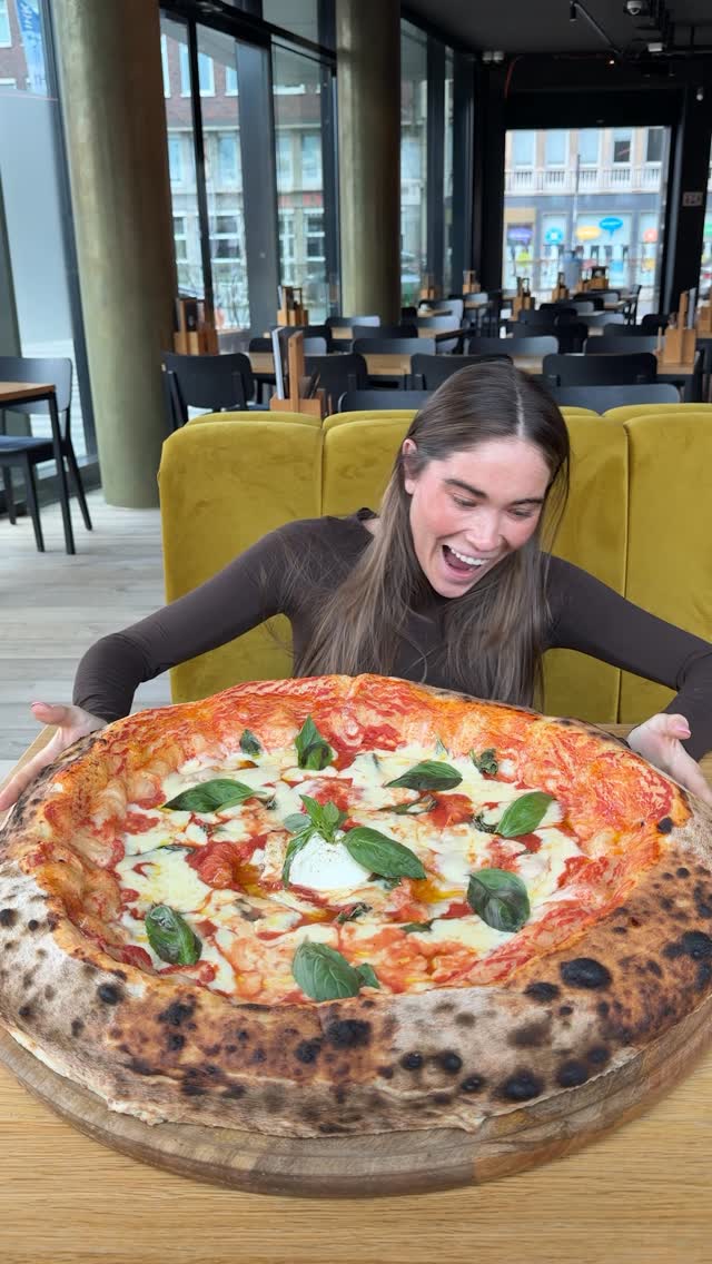 World‘s biggest neapolitan Pizza 😍