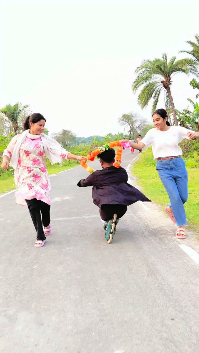 Skating road cycle girl funny reaction😤🤣 #skating #road #cycle #girl #funny