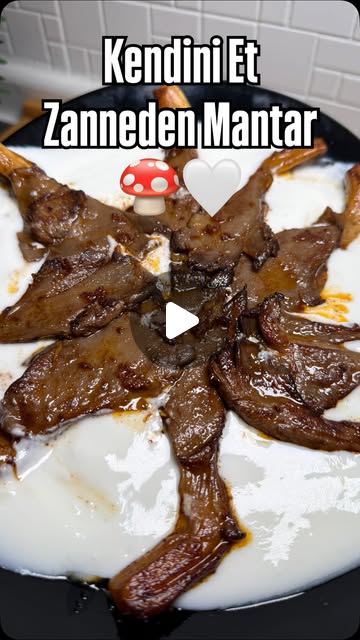 Eti sollar nokta 😅🍄 ✨Sarımsaklı yoğurt pek yakışıyor🫠 Malzemeler Yarım kilo kadar istiridye mantar 3…