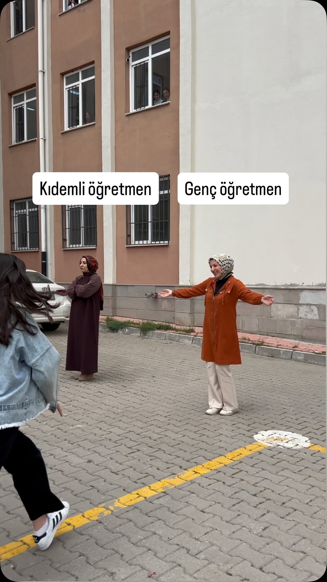 Bu arada “genç öğretmenimiz” benim 10 yıl önceden öğrencimdi🥹 #öğretmen #keşfet #akım #Mezun #kıdeml…