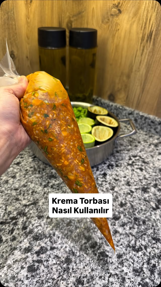@buklekitchen Krema torbasını yıllarca yanlış kullanmışız 😅 Meğer kremayı torbaya doldurduktan sonra…