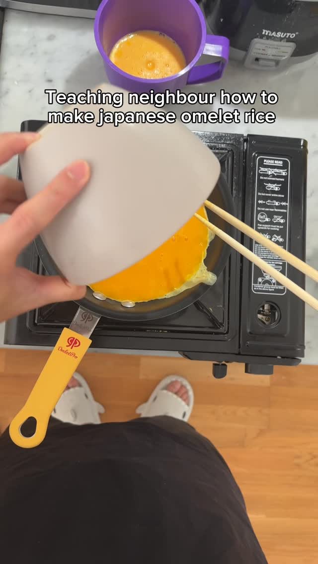 Teaching neighbour Japanese omelet #japanese #omelet #omelette #omurice