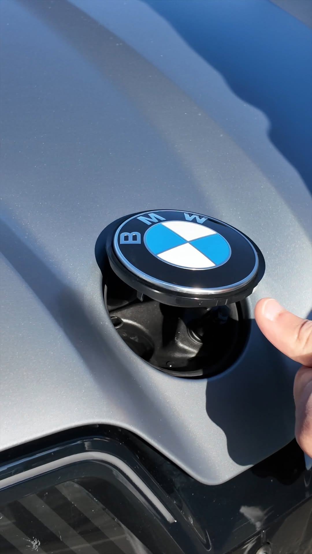 🍻The only car you can have a toast with!💡💦 Wiper fluid refill for camera cleaning in the updated BMW…