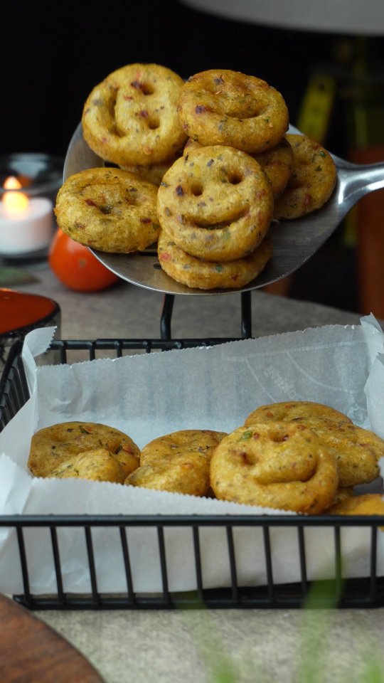 Stop scrolling if you love crispy snacks 😍 These Potato Smiley Bites are golden, crunchy on the outs…