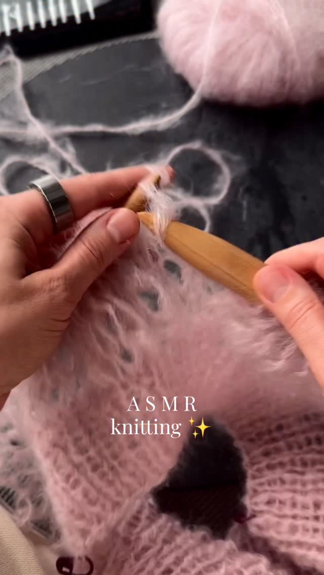 Finally, it’s Saturday 🧶 #knittingaddict #knitterofinstagram #asmrknitting #asmr #relaxknitting