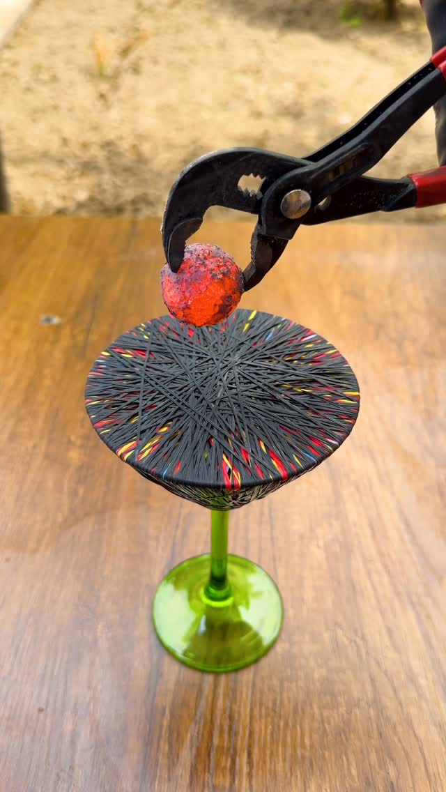 Art pin