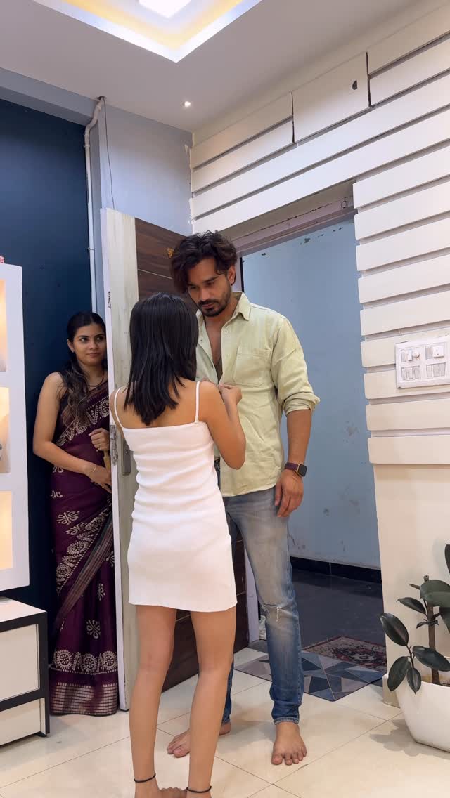 Biwi ki chaal me fuss 😳 #trending #trendingnow #trendingreels #foryou #reelsinstagram