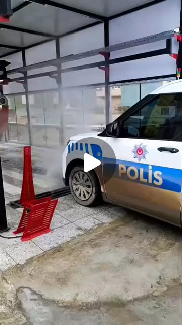 Temassız araç yıkama makinamızda, alt şase yıkama işlemi..