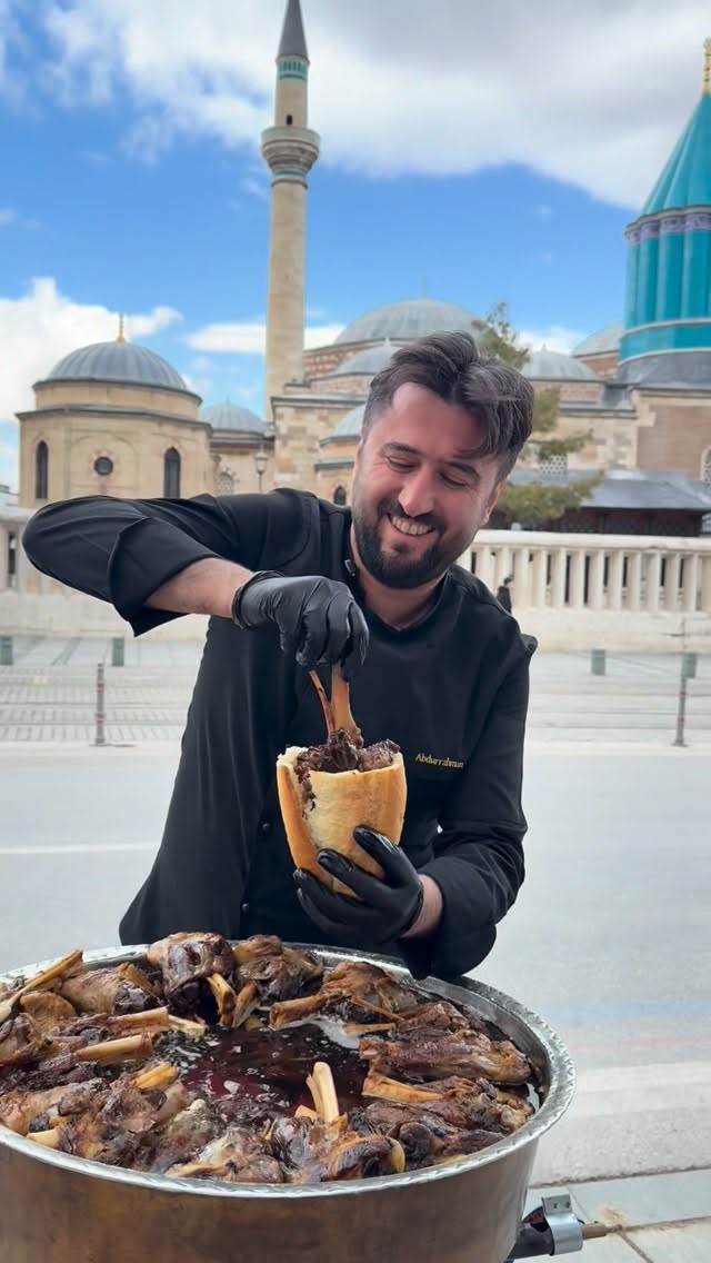 Konya Mevlana’da ekmek arası tandır yaptık 😍 Sıradaki şehrimiz neresi olsun?