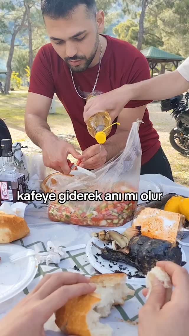 Ustam elleriyle şifa hazırlıyor 😅 Tiktokda 2.m izlendi burda da tutar mı acaba 😅 İzinsiz paylaşmayın…