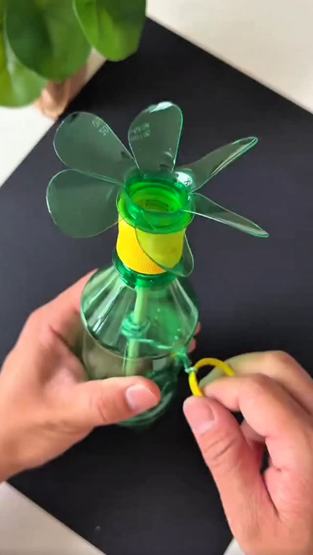 Don't toss those drink bottles! You can easily turn them into a battery-free mini fan for your kids …
