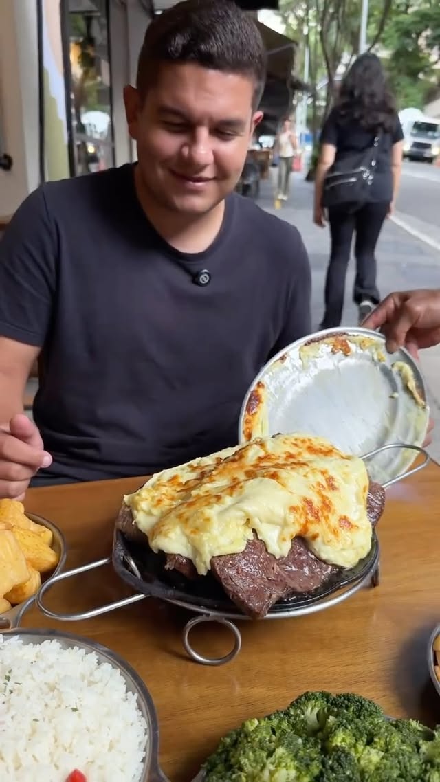 🔥🥩 PICANHA QUE VIROU DESTAQUE 😋🧀 Picanha argentina premium, super macia, suculenta e preparada no po…