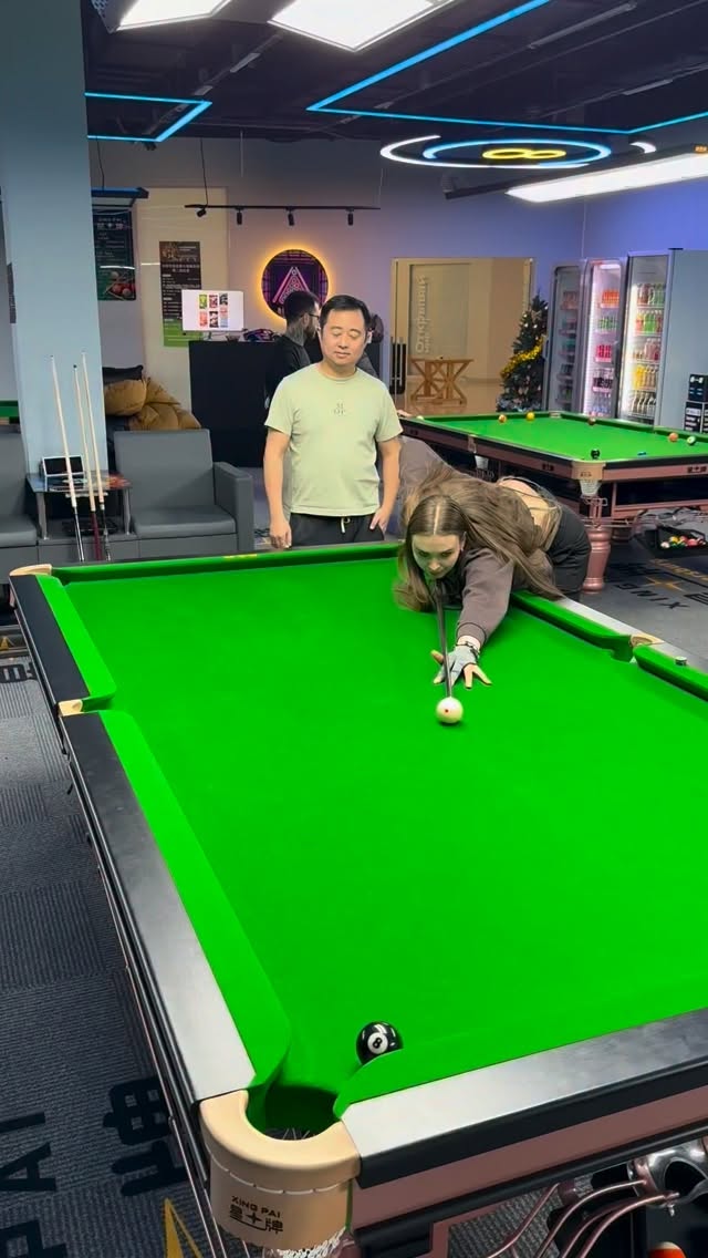 Follow @mar_syanka for watching more billiard content 🎱 #billiards #pool #trick #trickshot