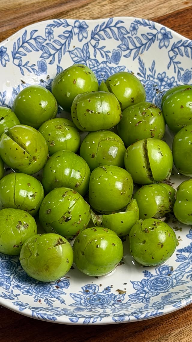 Have you ever tried sour plum? It’s so sour but sooo good 😭😍 #sour #snack #easyrecipes #food #foodst…